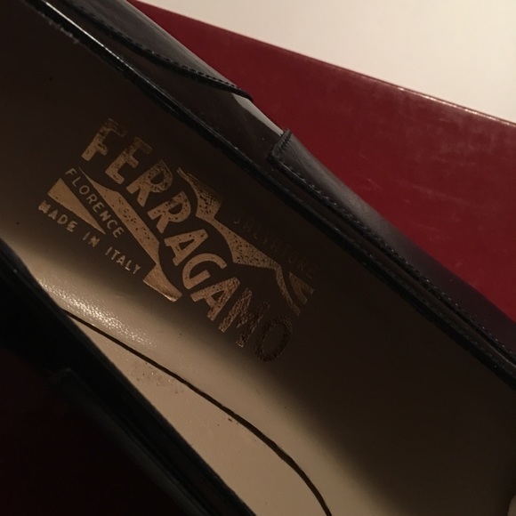 Ferragamo Black patent leather pumps, Vintage NIB - Picture 8 of 8